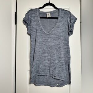 We The Free Heathered Gray V-Neck Tee (Small)